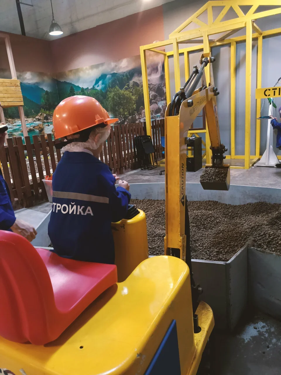 Фото Кидбург город профессий в ТРЦ Ривьера - развлечение в Москве | Досугатор